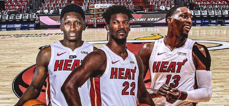 记者晒视频：钟义浩现场观看海牛比赛，海牛进球后他兴奋鼓掌（记者晒视频：钟义浩现场观战海牛，破门瞬间激动鼓掌）