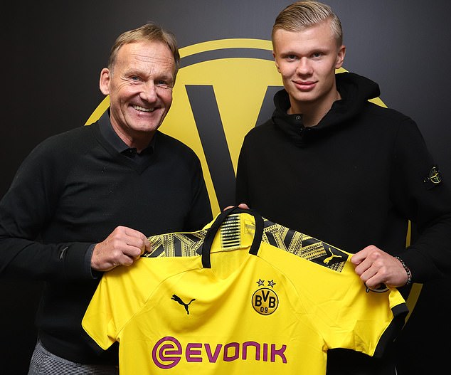 记者：米兰可能尝试冬窗送走圣地亚哥，然后再签更高效的前锋