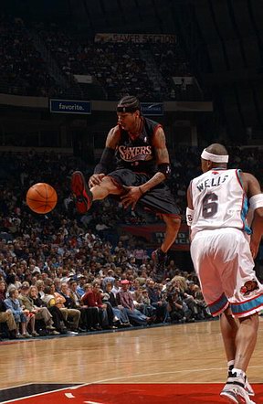 英超冷门多豪门问题多，曼联1比1西汉姆，B费错失良机被质疑（英超爆冷频现豪强陷困境，曼联1-1西汉姆，B费挥霍良机遭质疑）