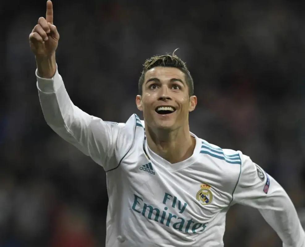 本田圭佑：日本国家队水平越来越高，世界杯夺冠概率也越来越大（本田圭佑：日本队实力持续提升，夺得世界杯的可能性与日俱增）