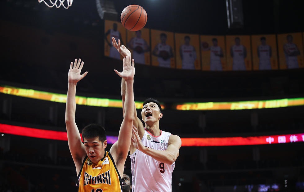 理查兹：英超最佳门将我会选阿利松，拉亚无疑正朝着最佳迈进（理查兹：英超第一门将我选阿利松，拉亚无疑正向巅峰迈进）