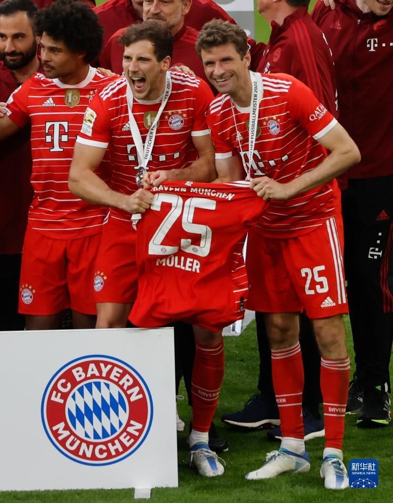 汉堡2-1斯图加特，法比奥-维埃拉破门，格拉策尔建功