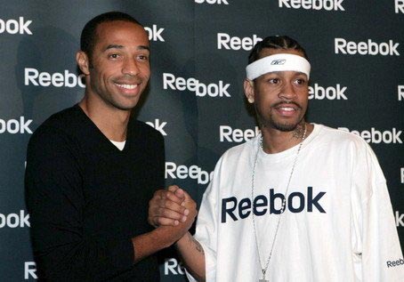 阿贾克斯客场4-2卡拉巴赫，格洛赫双响，多尔贝格、加埃建功（阿贾克斯客场4-2击退卡拉巴赫：格洛赫梅开二度，多尔贝格、加埃破门）