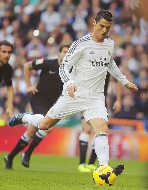 欧冠淘汰赛前瞻：拜仁客战巴黎,